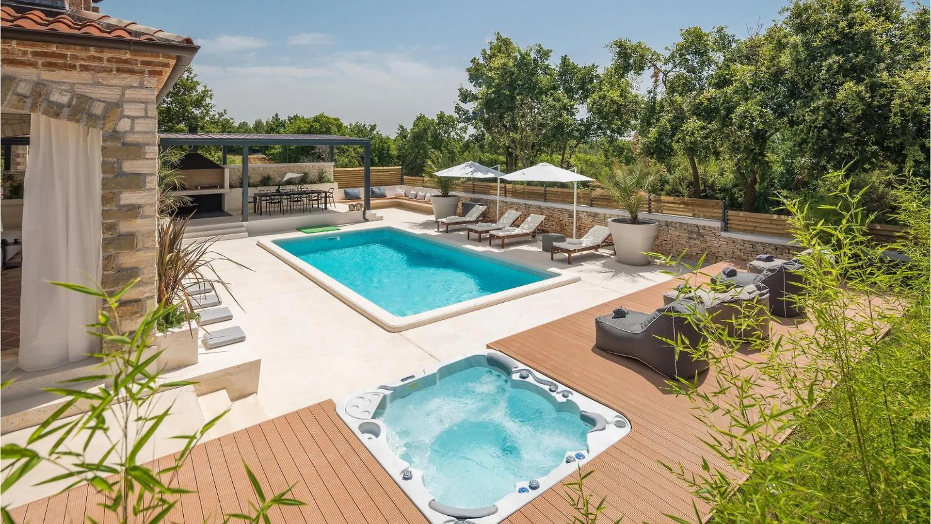Amazing Home In Cabrunici With Jacuzzi 0*,
