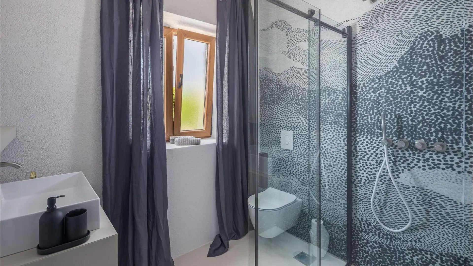 Amazing Home In Cabrunici With Jacuzzi Croatia