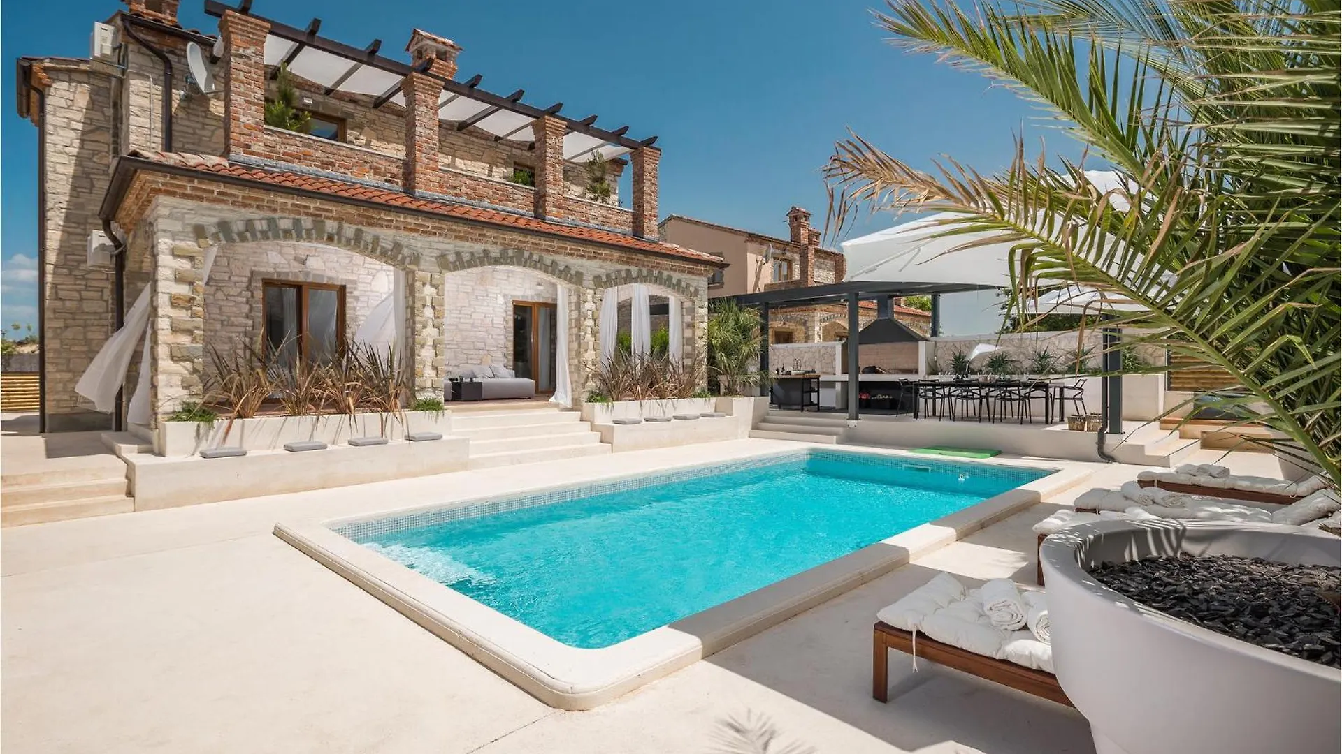 Amazing Home In Cabrunici With Jacuzzi 0*,