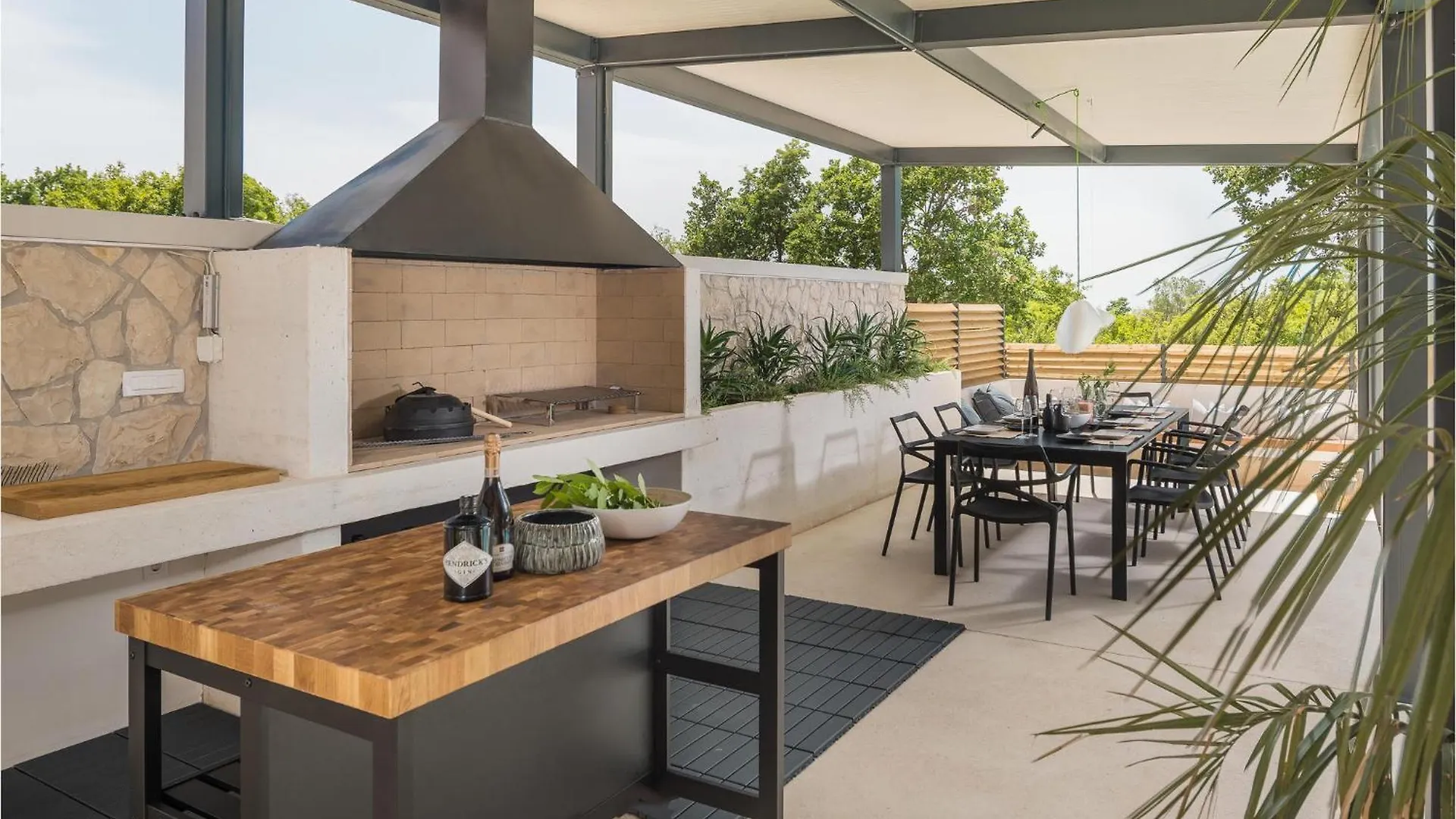 Amazing Home In Cabrunici With Jacuzzi Holiday home
