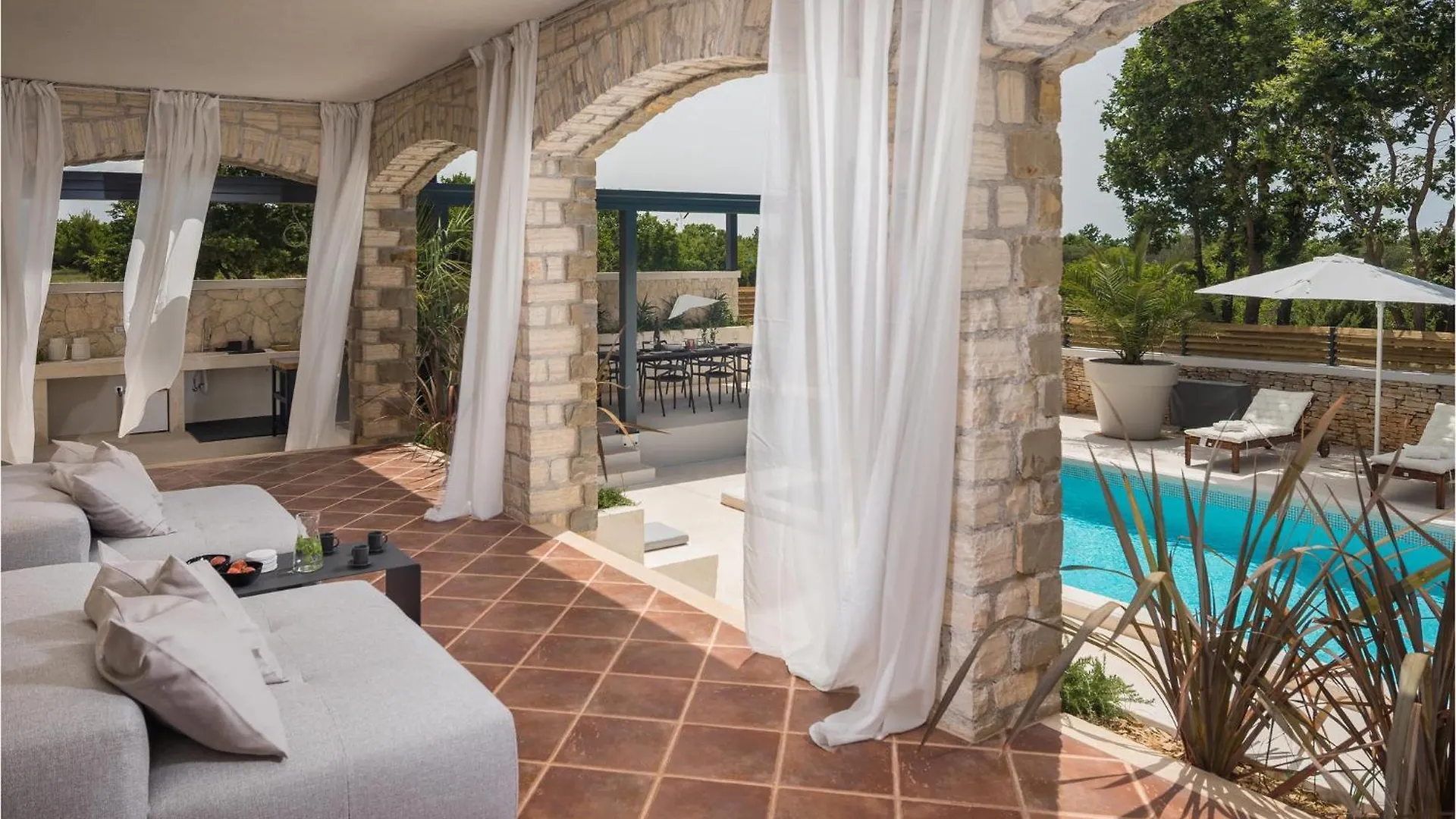 Amazing Home In Cabrunici With Jacuzzi Holiday home