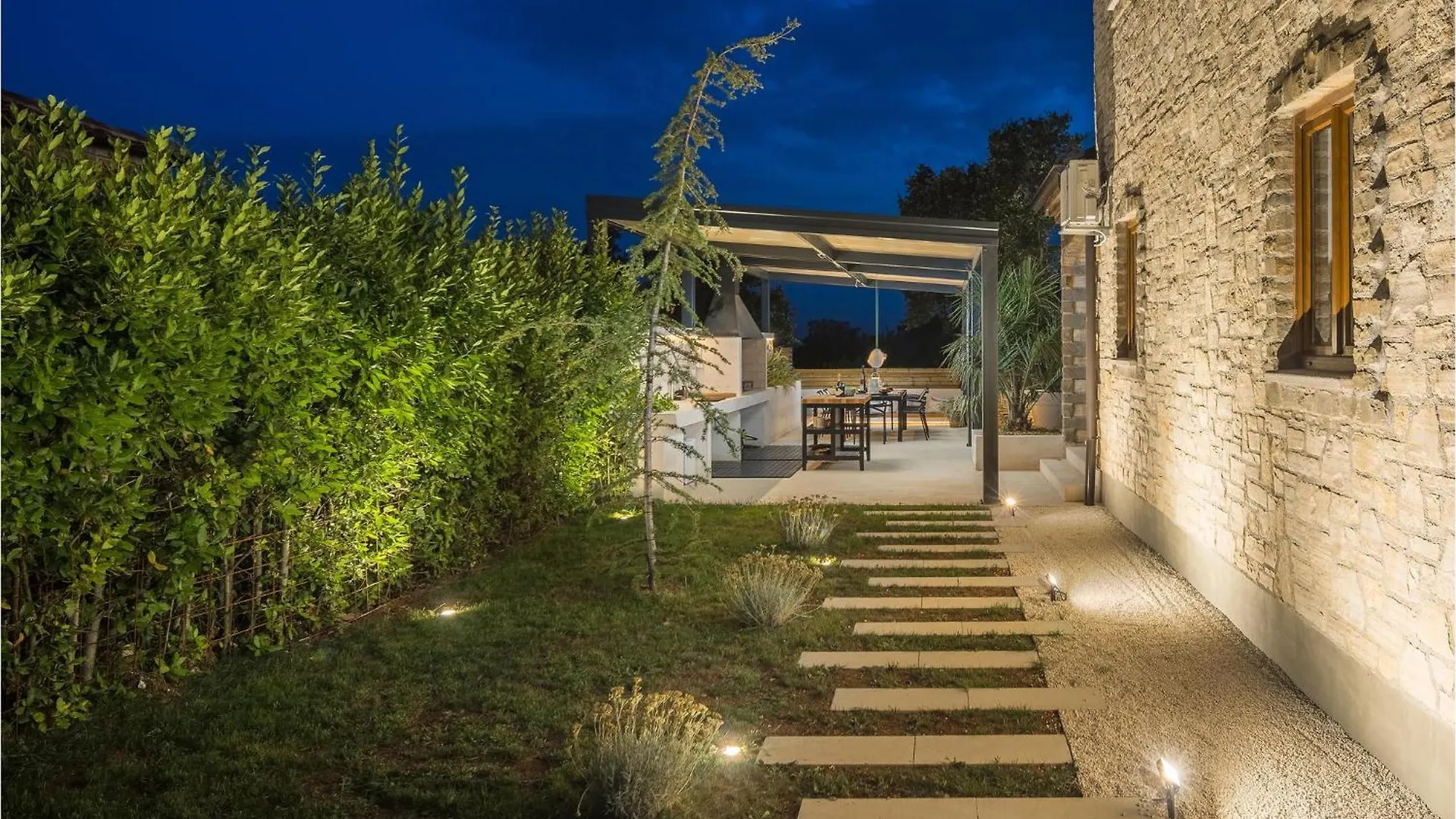Amazing Home In Cabrunici With Jacuzzi Holiday home