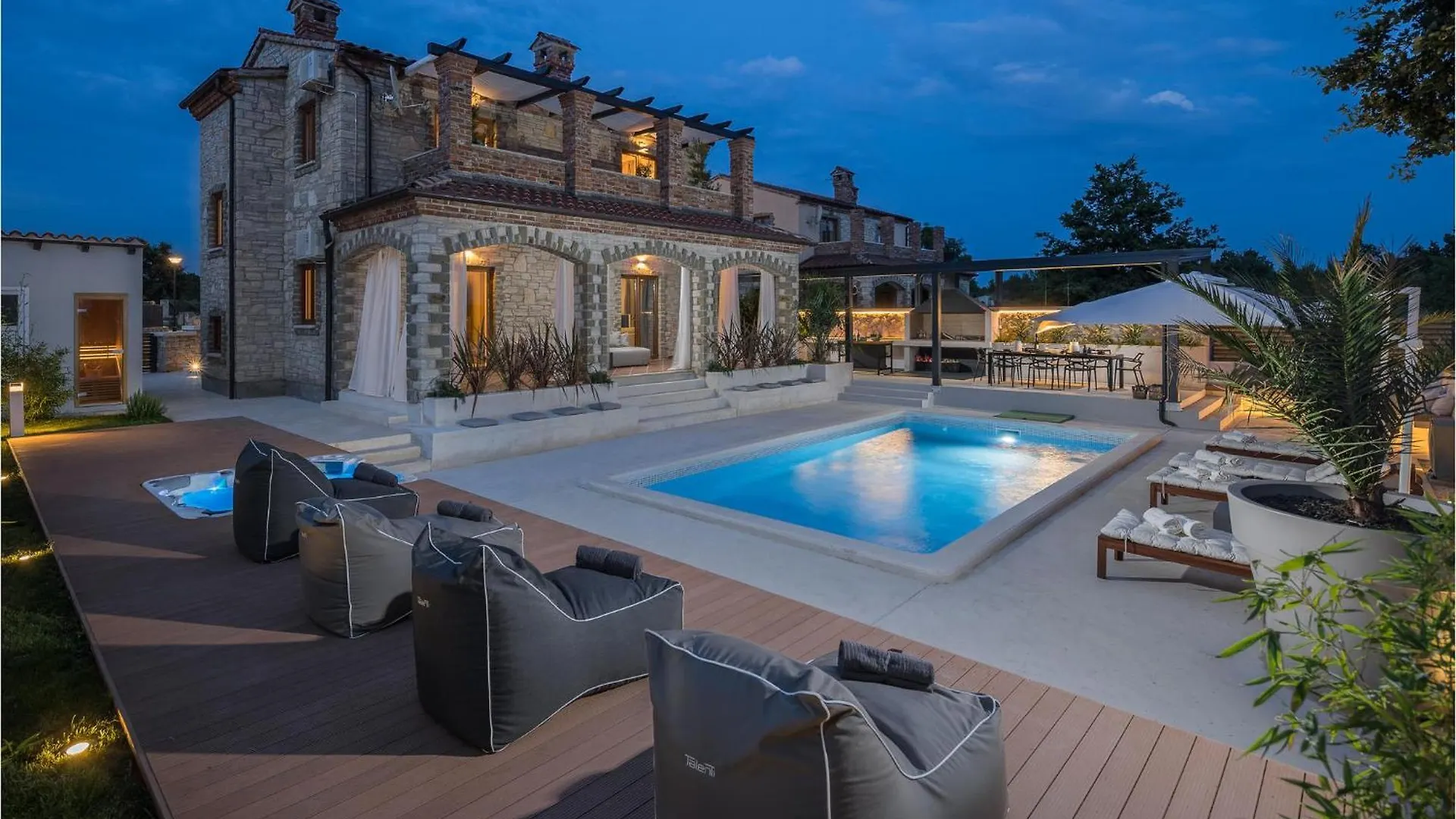 Holiday home Amazing Home In Cabrunici With Jacuzzi Croatia