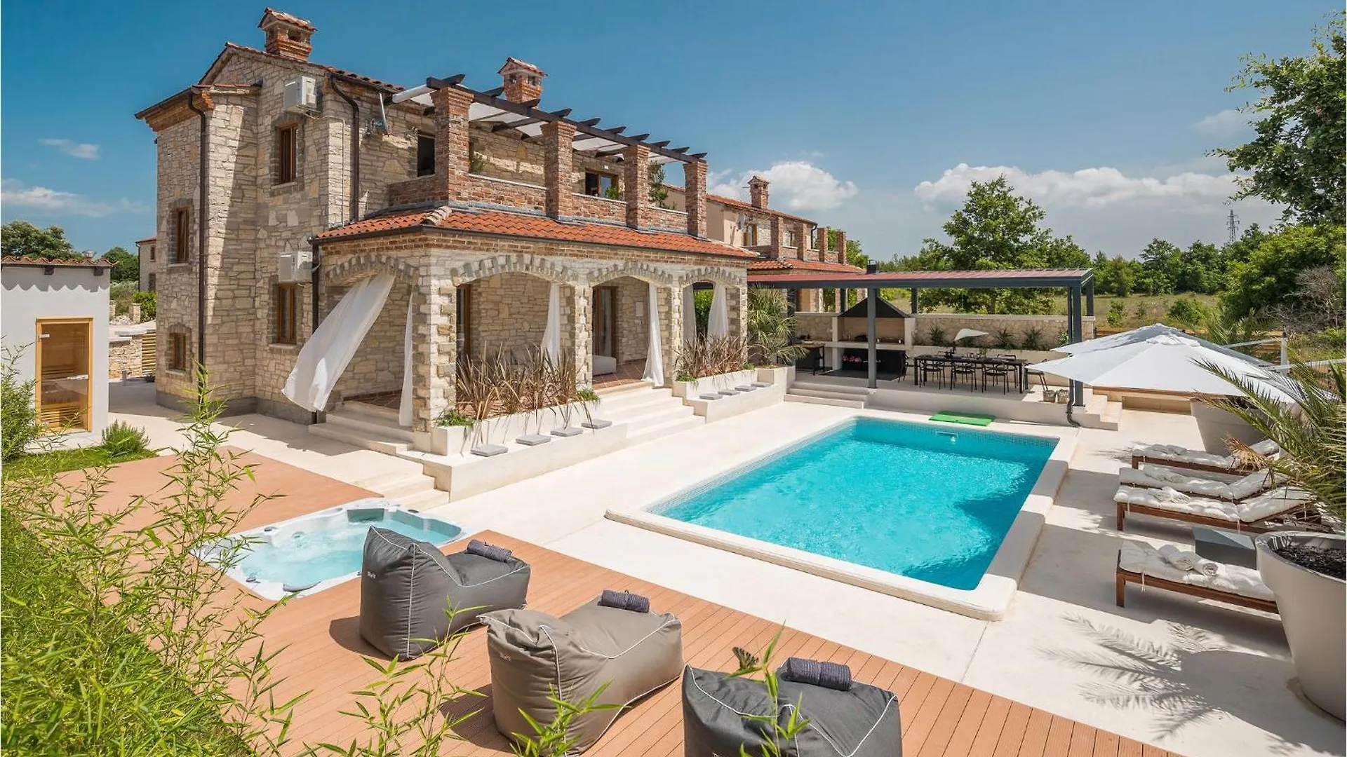 Amazing Home In Cabrunici With Jacuzzi
