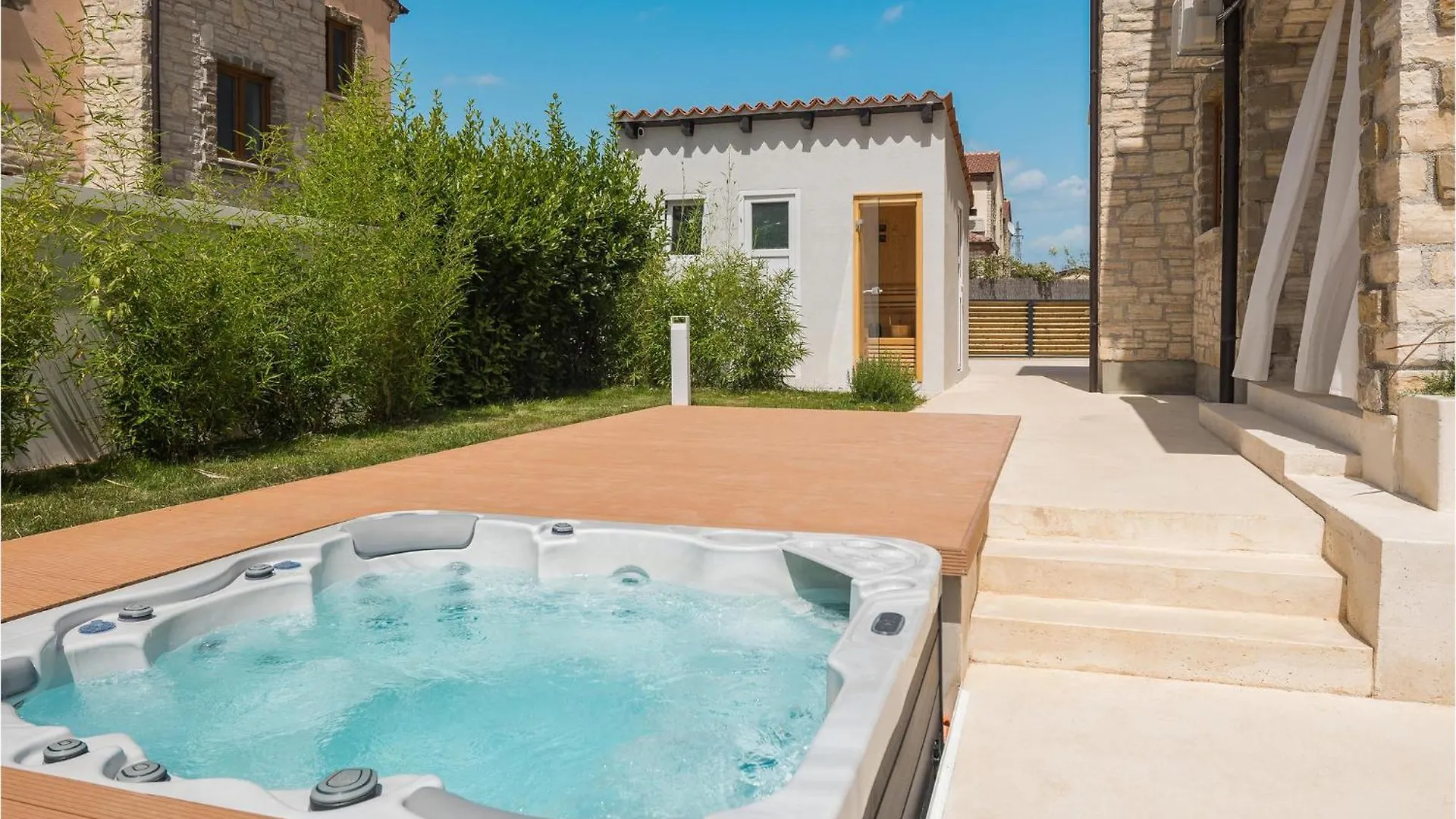 Amazing Home In Cabrunici With Jacuzzi Holiday home